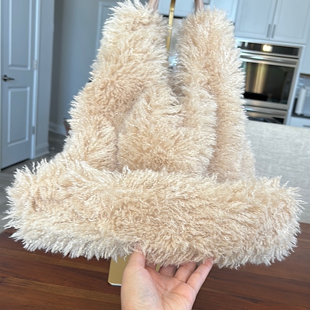 NWT‼️ 🫶🏽👜Chic Fluffy Slouchy Tote🫶🏽👜 - Picture 8 of 11